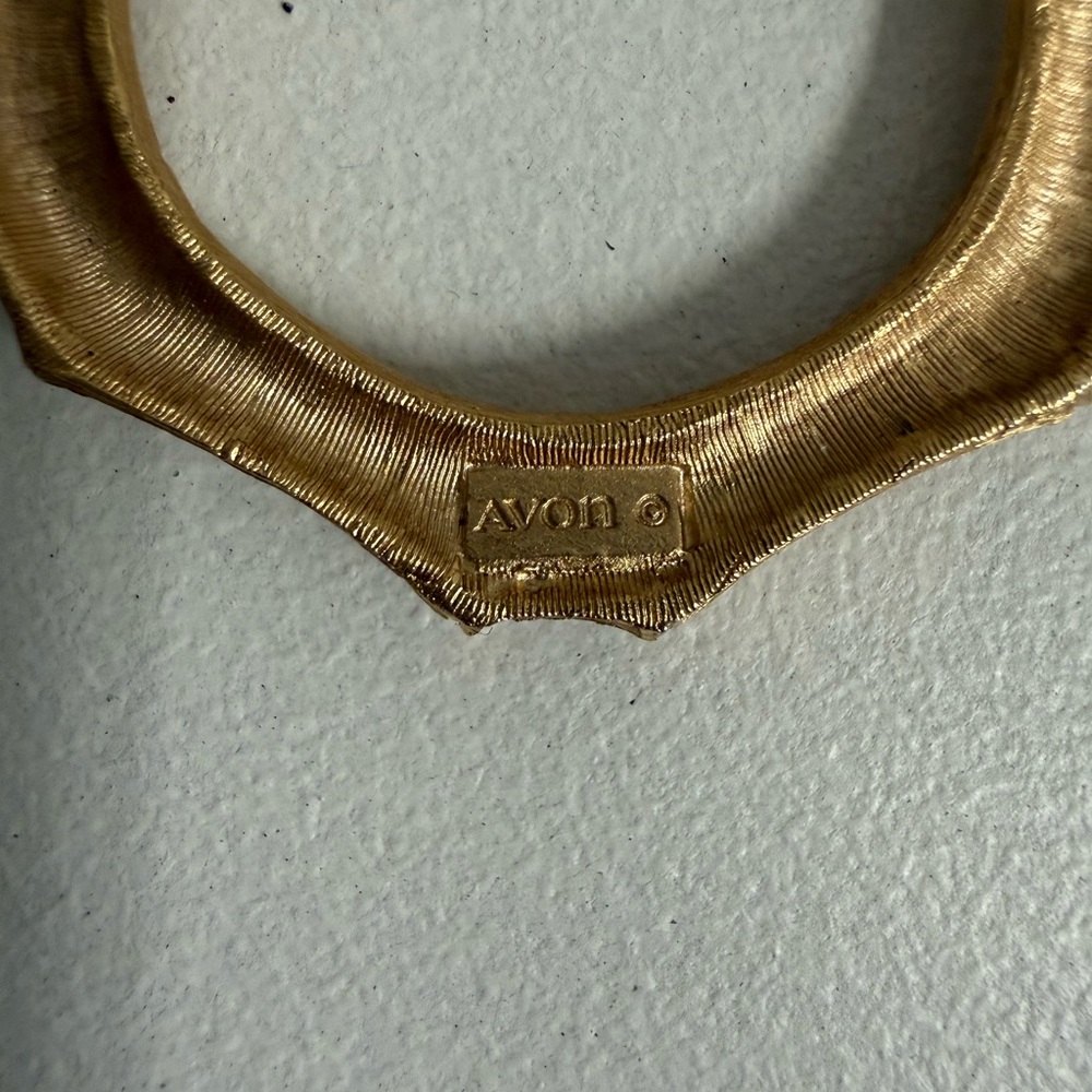 Vintage Avon Gold Tone Bamboo-Inspired Brooch 1974 - Picture 4 of 7